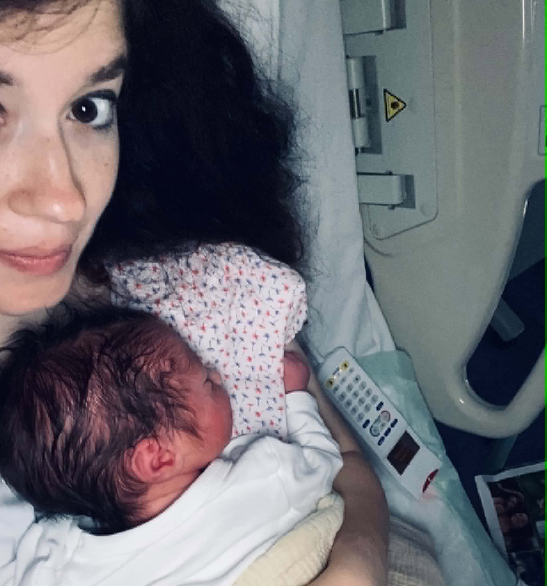Alexandra cu bebelușul nou născut